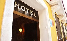 Hotel El Coloso